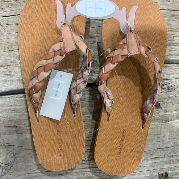 Maurices Flip Fops - Picture 1 of 1